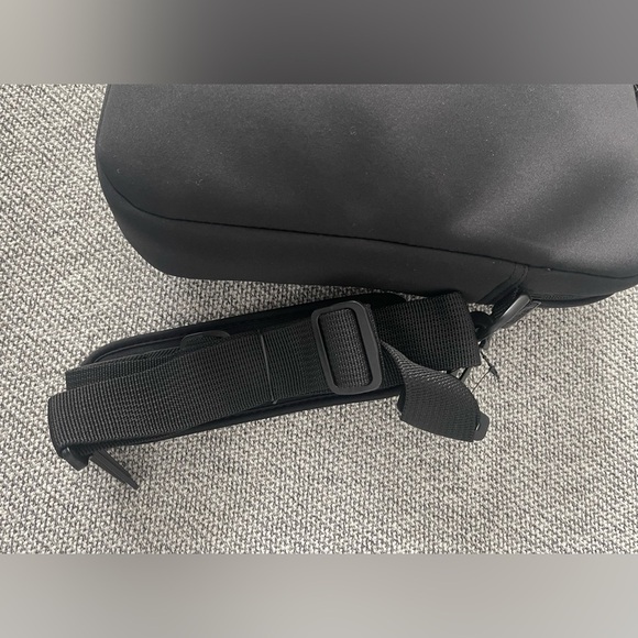 Targus Black and Gray Laptop Bag with Front Flap Closure - Picture 9 of 16